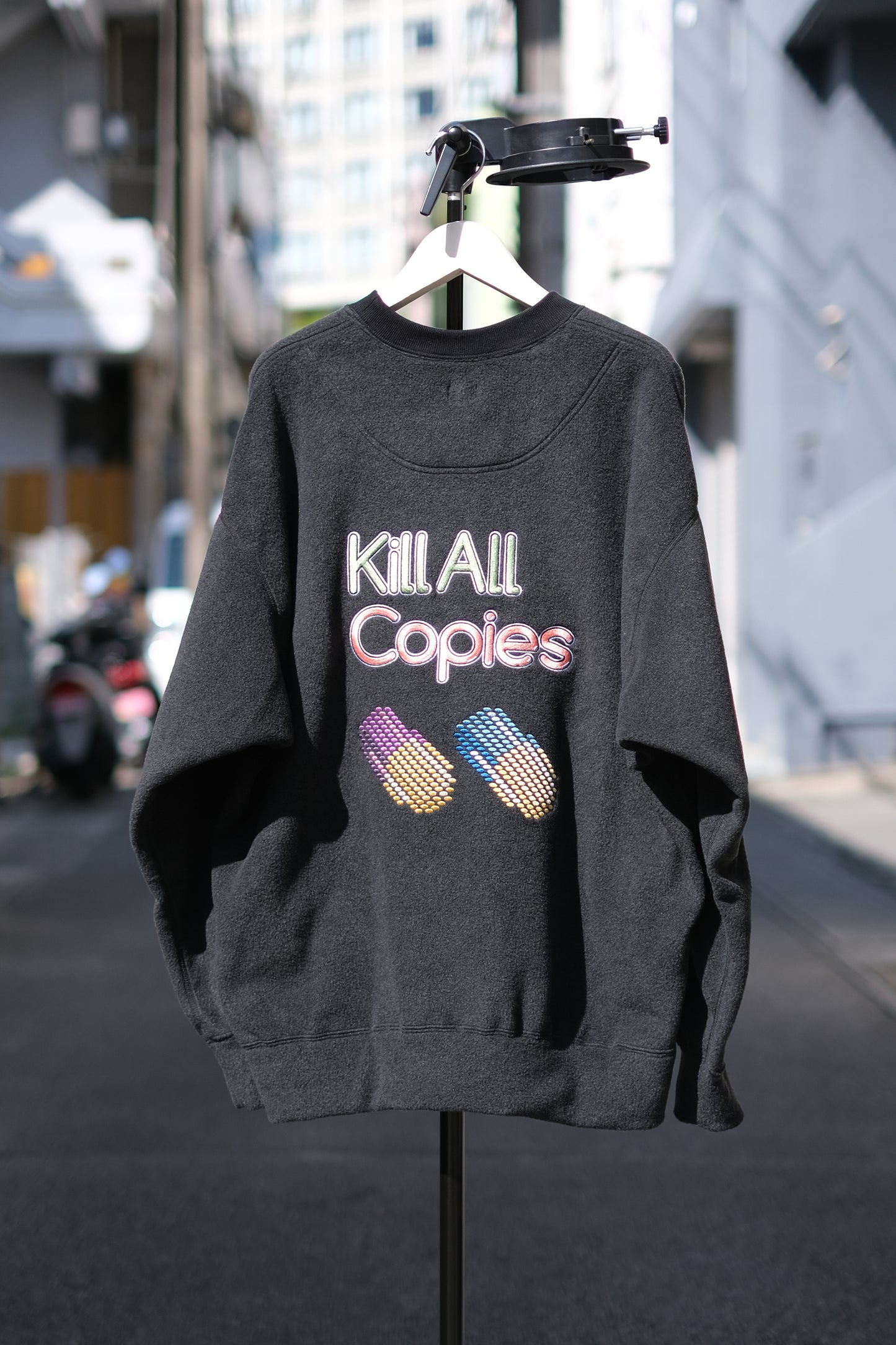 O- "FREE SWEATSHIRT(embroidery)" / 오 "프리 스웨트셔츠(자수)" OCRL