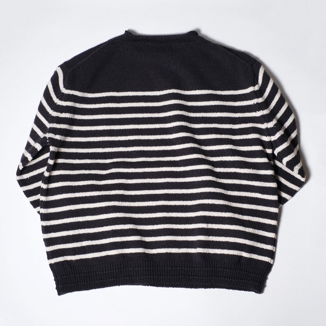 INNAT "PANEL BORDER SWEATER" / インアット "パネルボーダーセーター"