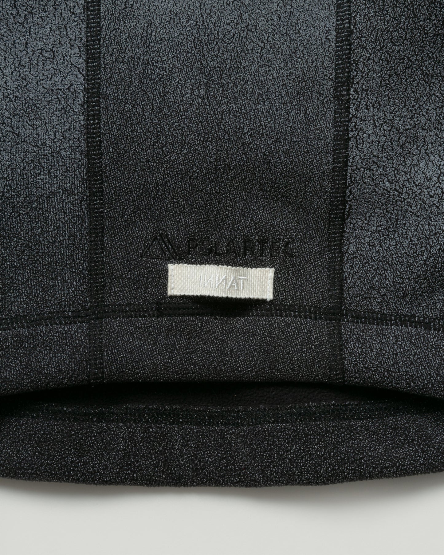 INNAT "PIGMENT PRINT WASH POLARTEC STORM HOODIE" / インアット "製品染めポーラテックフーディー"