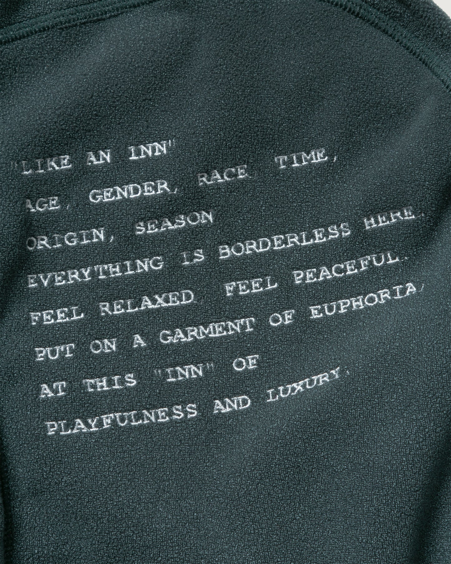 INNAT "PIGMENT PRINT WASH POLARTEC STORM HOODIE" / インアット "製品染めポーラテックフーディー"